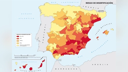Mapa de Canarias con los distintos tipos de suelo volcánico por isla y zonas de riesgo geológico